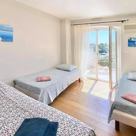 Les Jasmins Piscine Proche Jardin Villa