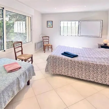 Les Jasmins Piscine Proche Jardin Villa