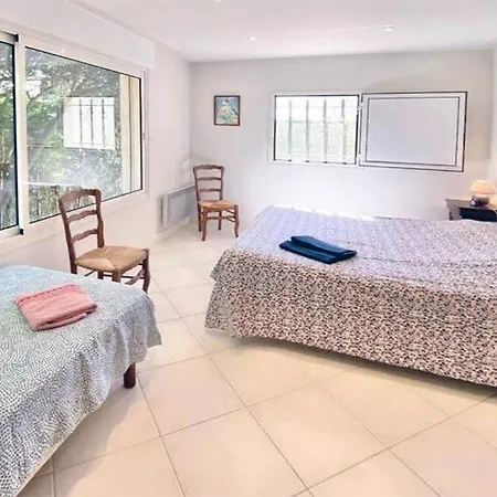 Les Jasmins Piscine Proche Jardin Villa